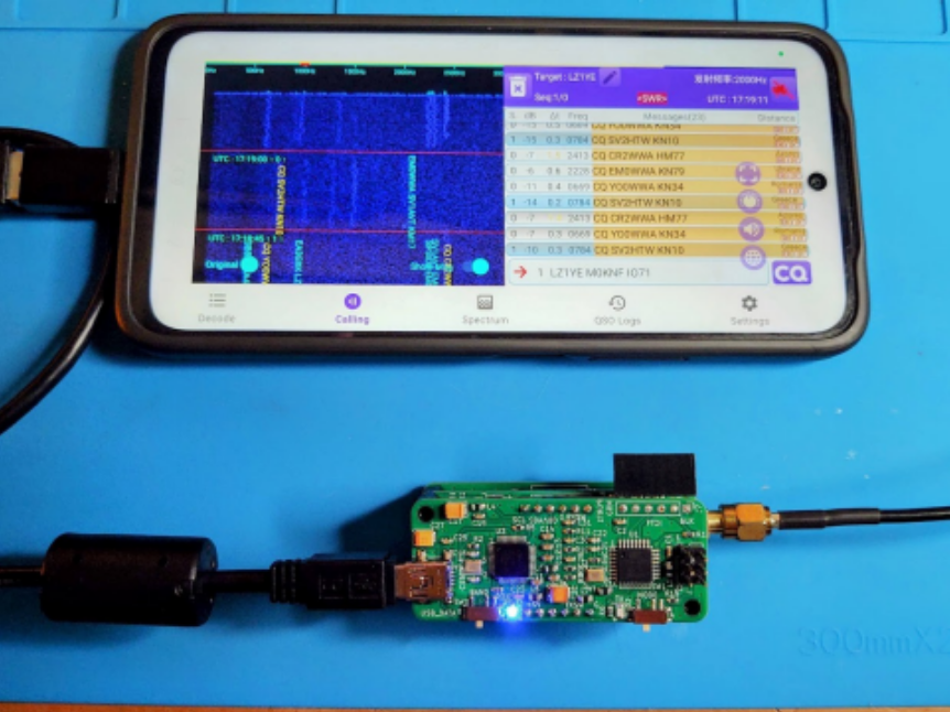TinyDx connected to a smartphone
